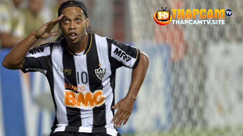 Chi tiết tổng quan về cách chơi bóng của Ronaldinho 